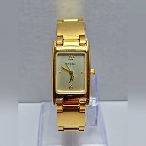 Womens Vintage Fossil F2 19mm Gold Tone Tank Watch ES-8803 New Battery Petite
